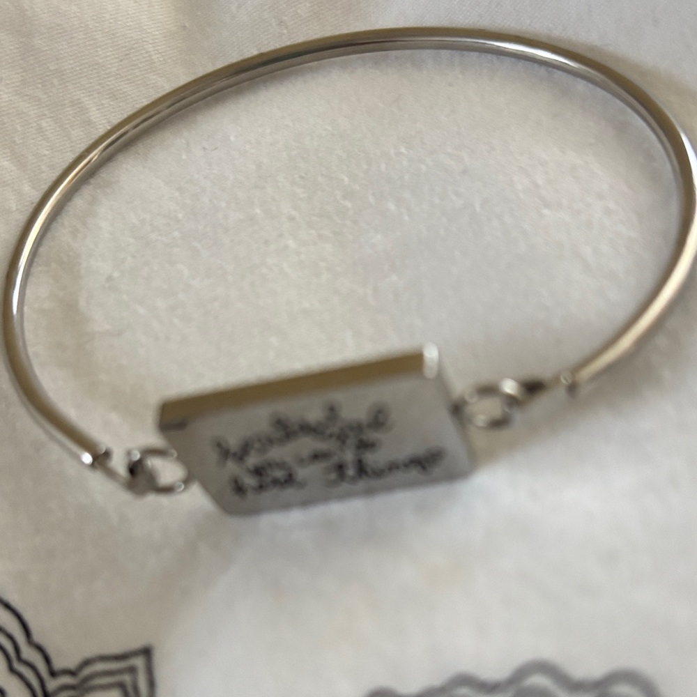 Plunder “Beautiful Girl You can do hard things “Elegant Silver Tone Bracelet